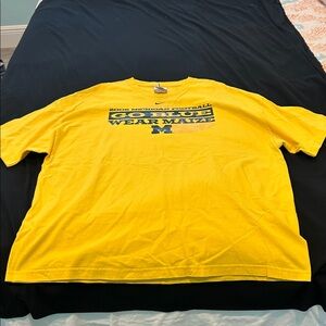 Nike Men's Go Blue Yellow Tee